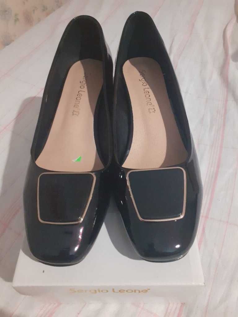 Buty lakierki czółenka rozmiar 40 (wkładka 25 cm)