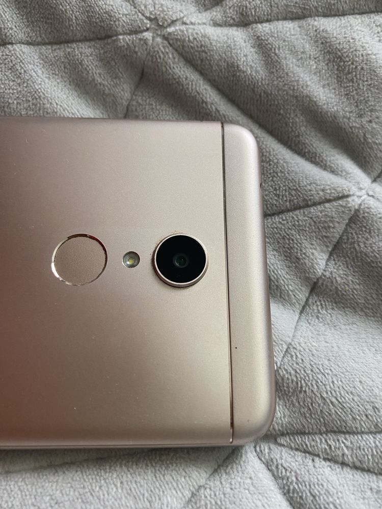 Telefon Xiaomi Redmi 5 w kolorze złotym