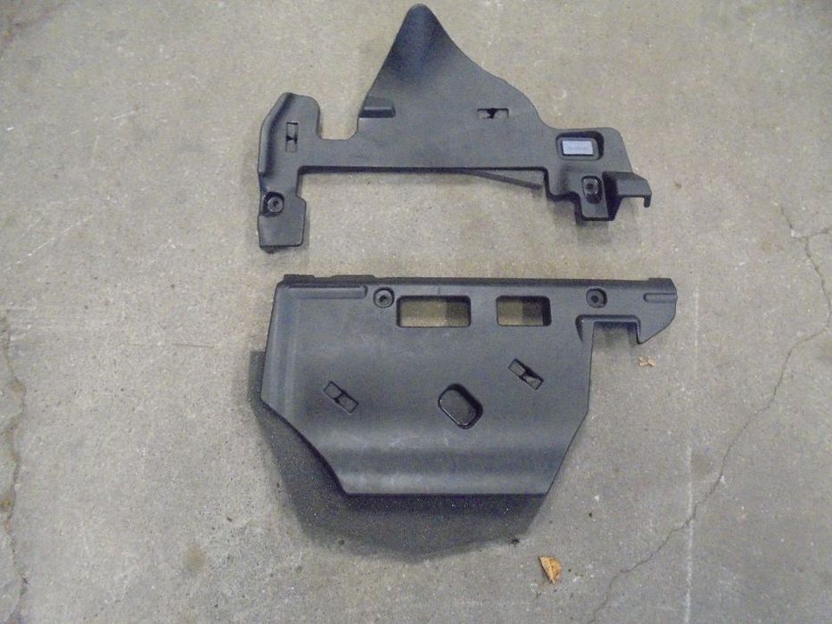 VOLVO XC90 II OSLONA PLASTIK POD KONSOLE