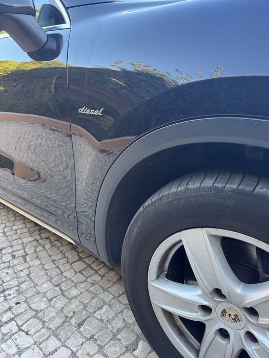 Porsche Cayenne muito estimado com pouco kms
