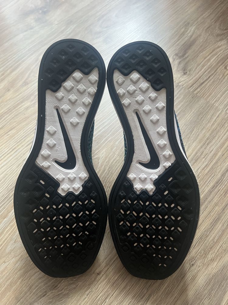 Чоловічі кроссівки Nike Flyknit Racer 40 розмір