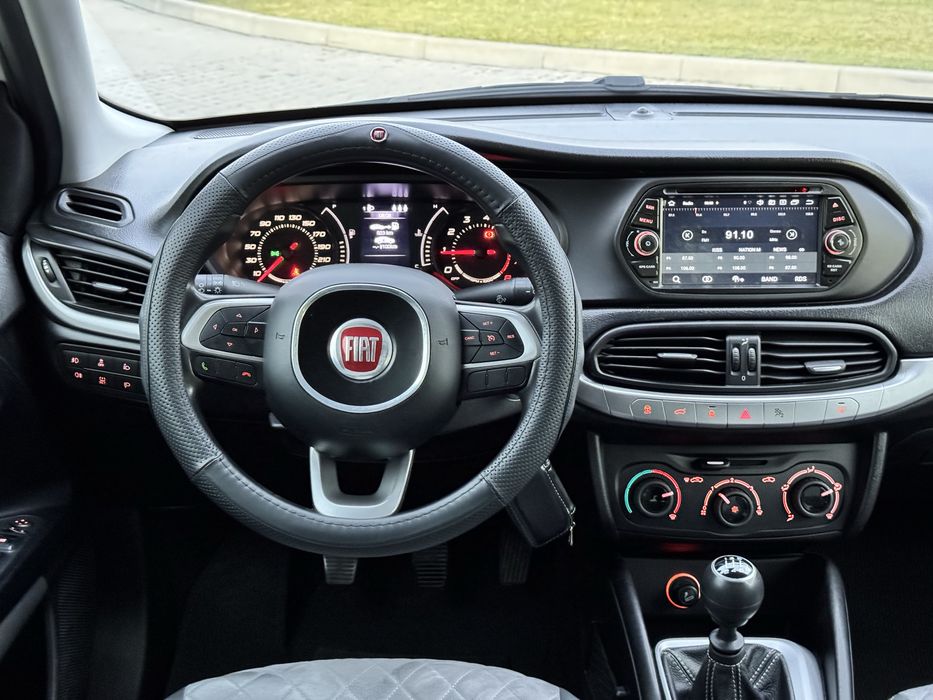 Fiat Tipo 2019 року.