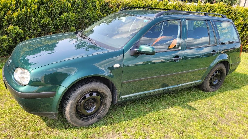 Vw Golf  1.6 rok 2000 nowy  przegląd