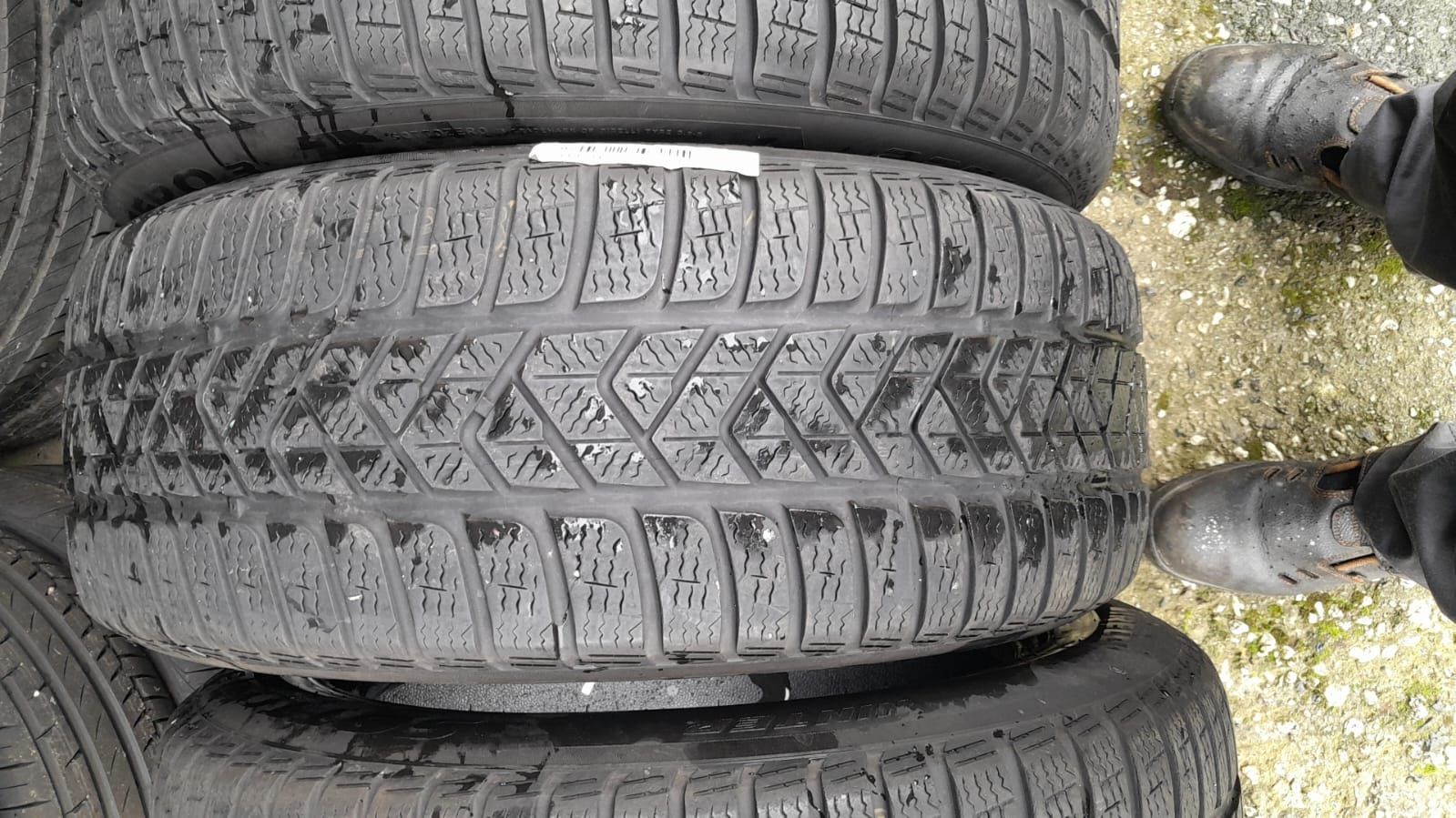 235-55-17 Pirelli Sottozero 3