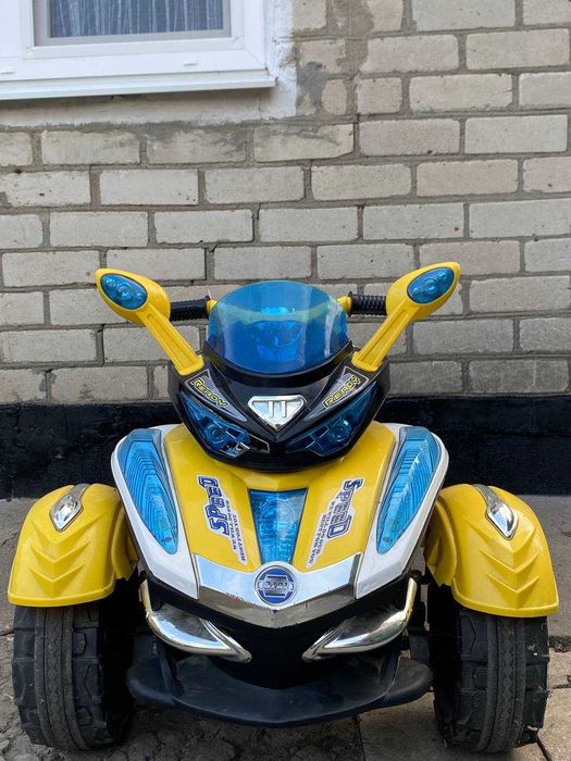 Дитячий квадрацикл на акумуляторі