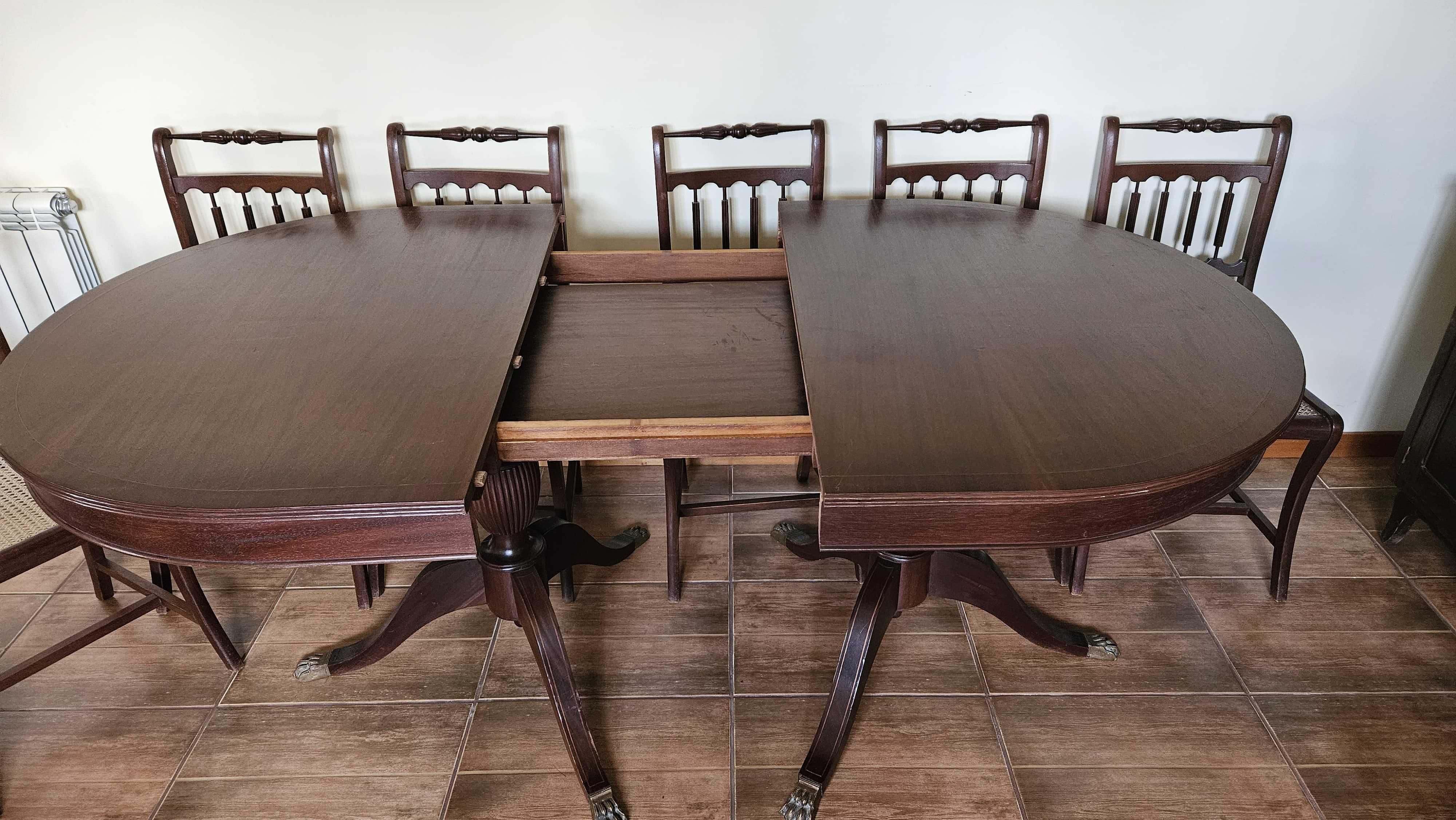 Mesa antiga de sala com 8 cadeiras