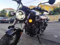 Moto 125cc "Nova" estilo Retro.Apenas 1600 quilómetros.Marca UM.