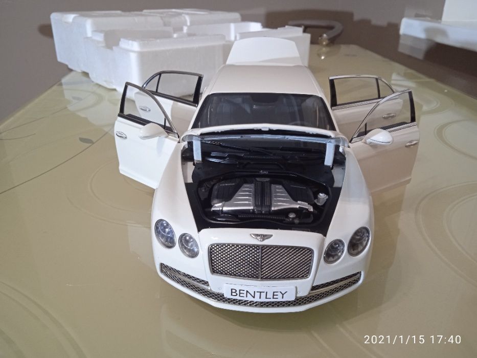 модели 1.18 Bentley Flying Spur W I2 blanc glacier