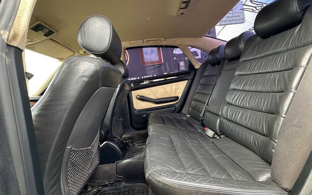 Audi A6 2000 року