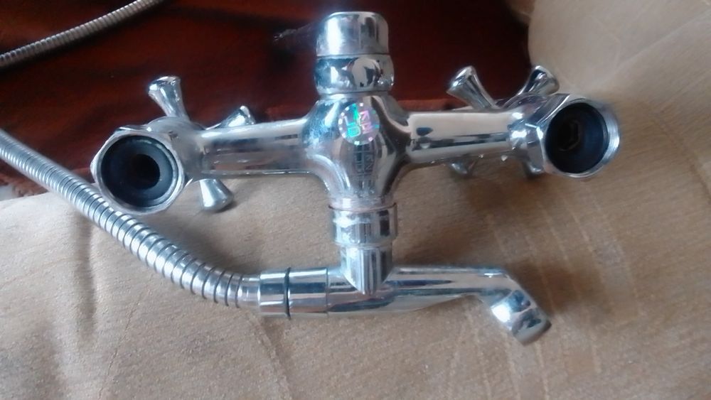 Смеситель в ванную