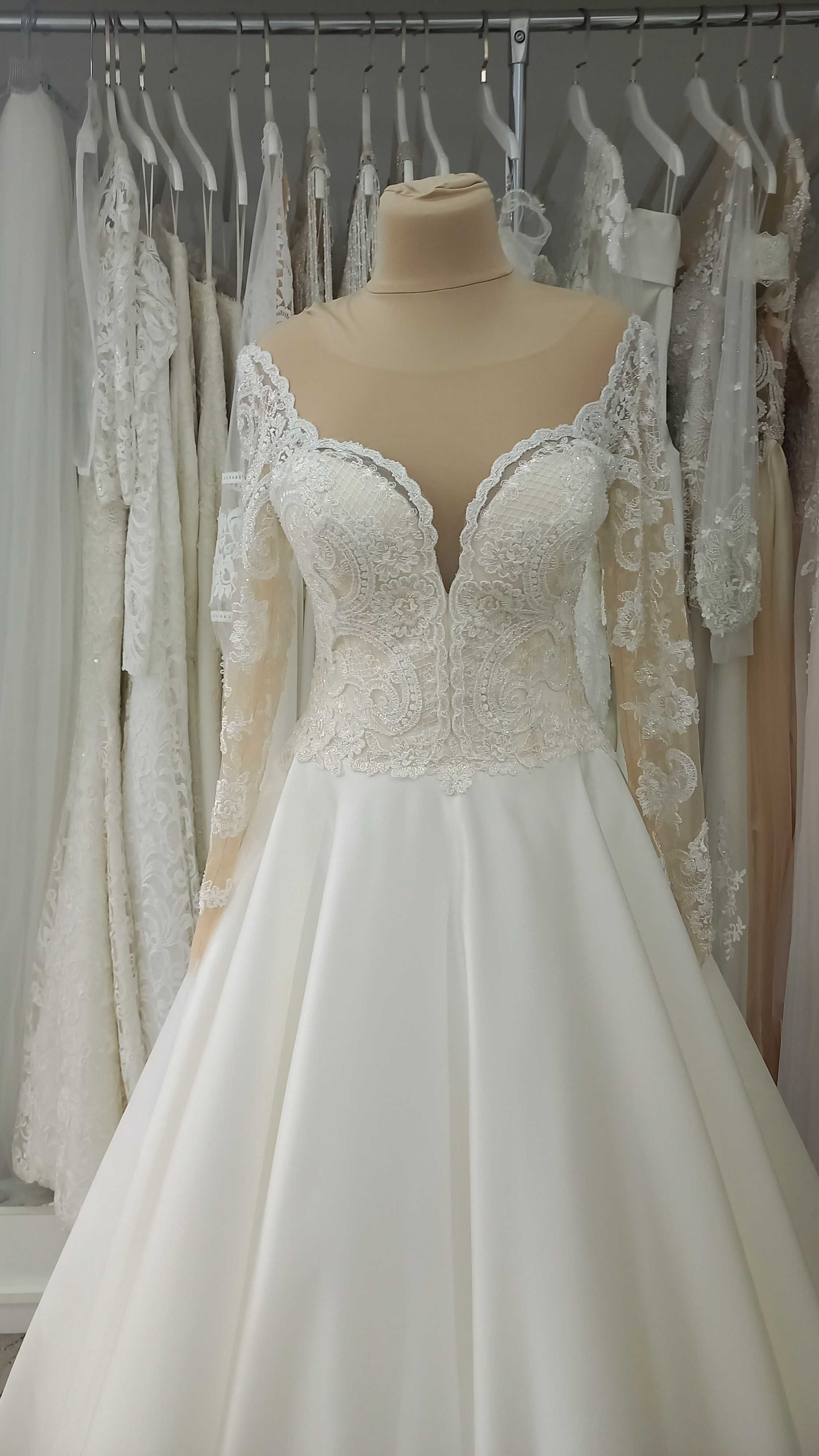Весільна сукня нова біла