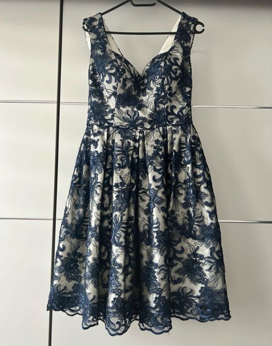 Suknia sukienka andrzejki sylwester elegancka rozszerzana 40 l koronka