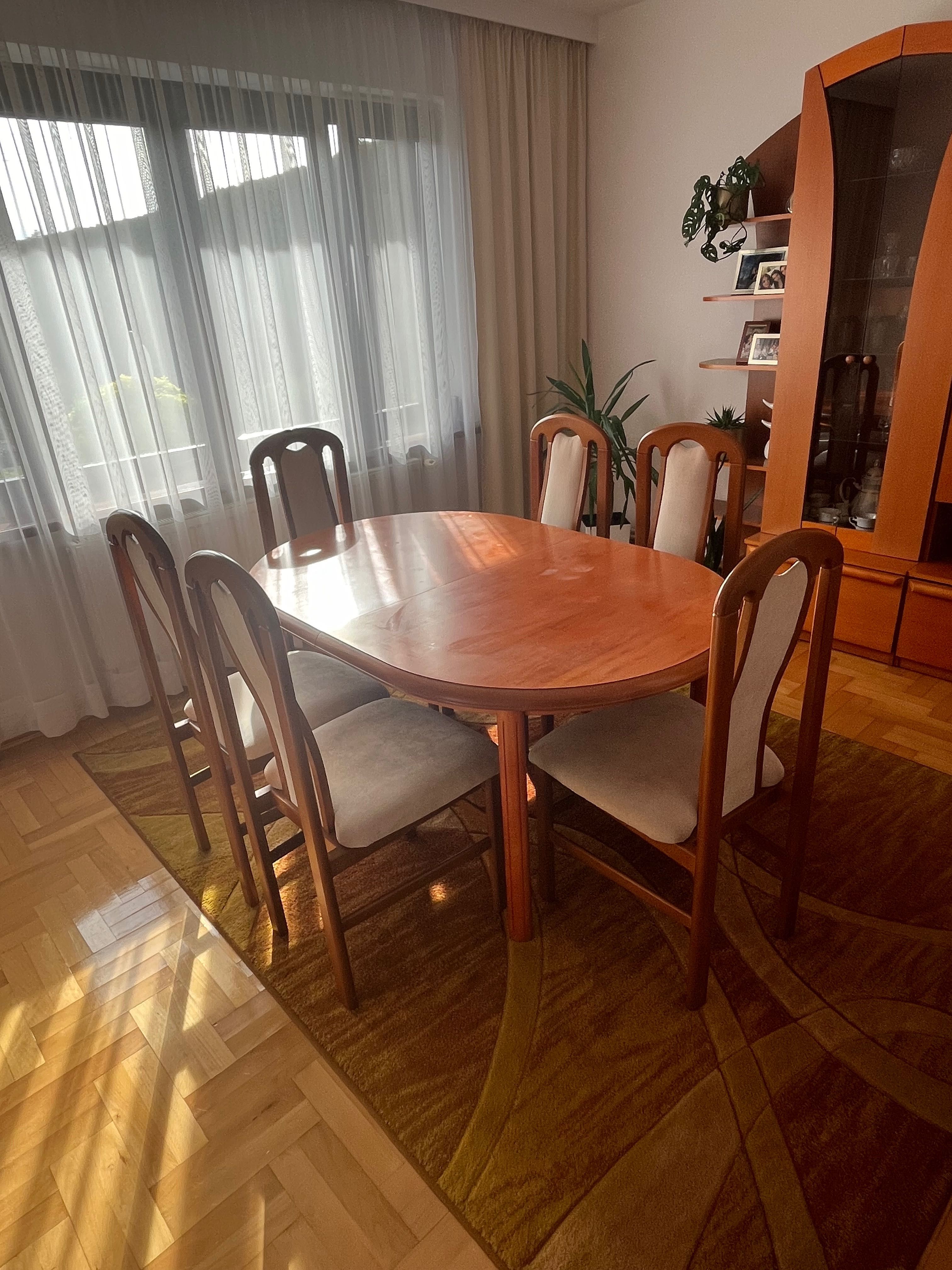 Stół i krzesła z litego drewna