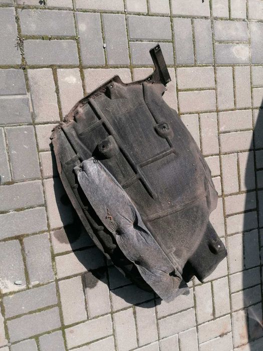 парктронік,підкрилок,шланг омивача фар, насос бачка,важіль Audi E-tron