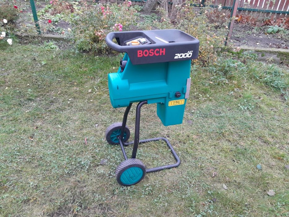 Frezowy rozdrabniacz do gałęzi Bosch AXT2000 moc 2000W