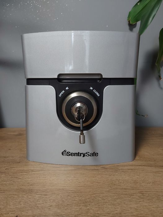 Sprzedam sejf Sentrysafe