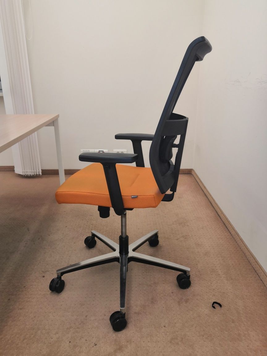 Bejot Fotel obrotowy ELEVEN EL 102 Orange krzesło biurowe