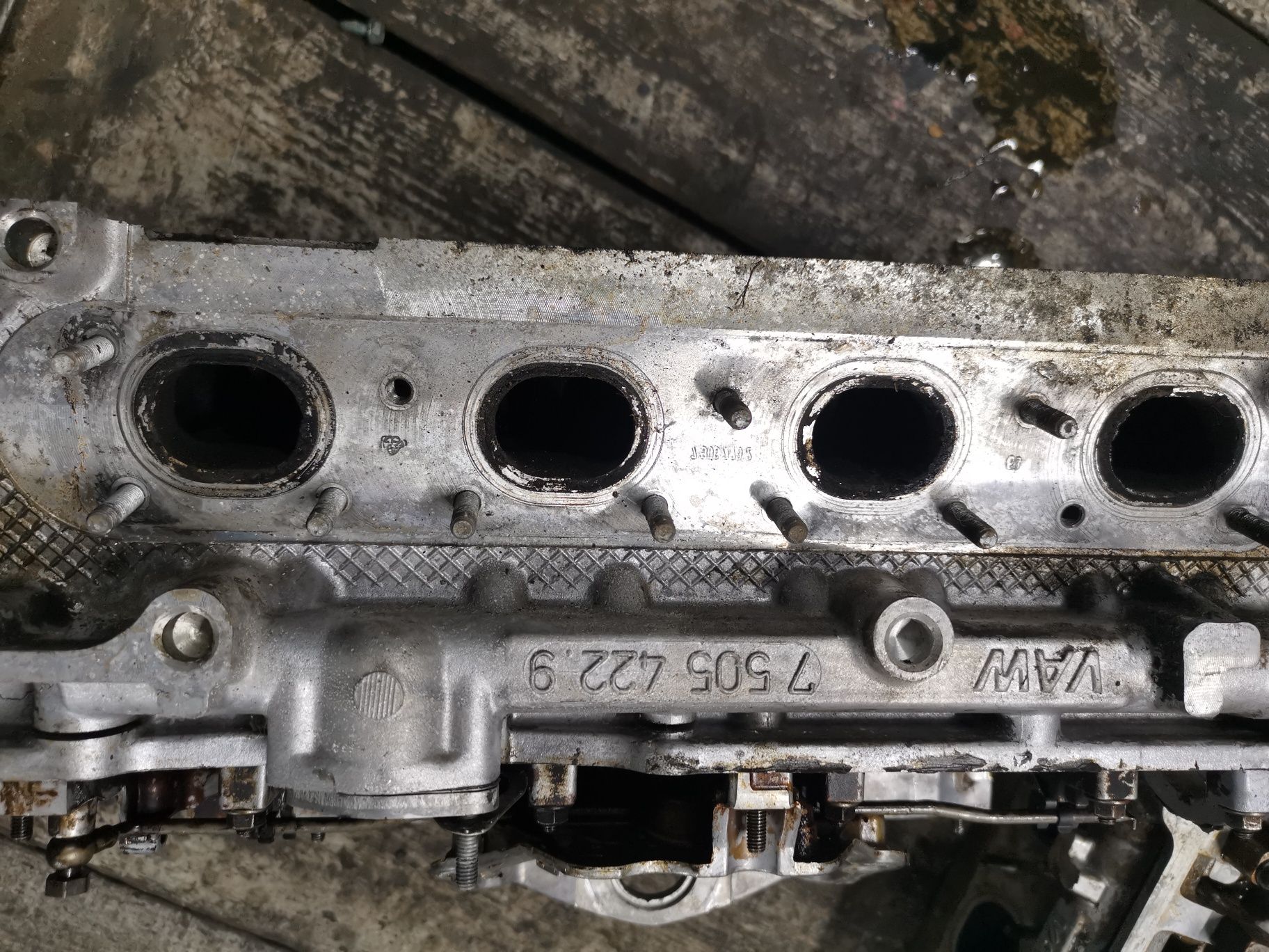 BMW E90 E91 E87 E46 N46 N42 głowica z podstawą wałka mimośrodowego