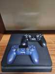 PS4 Play Station 4 + 2 pady