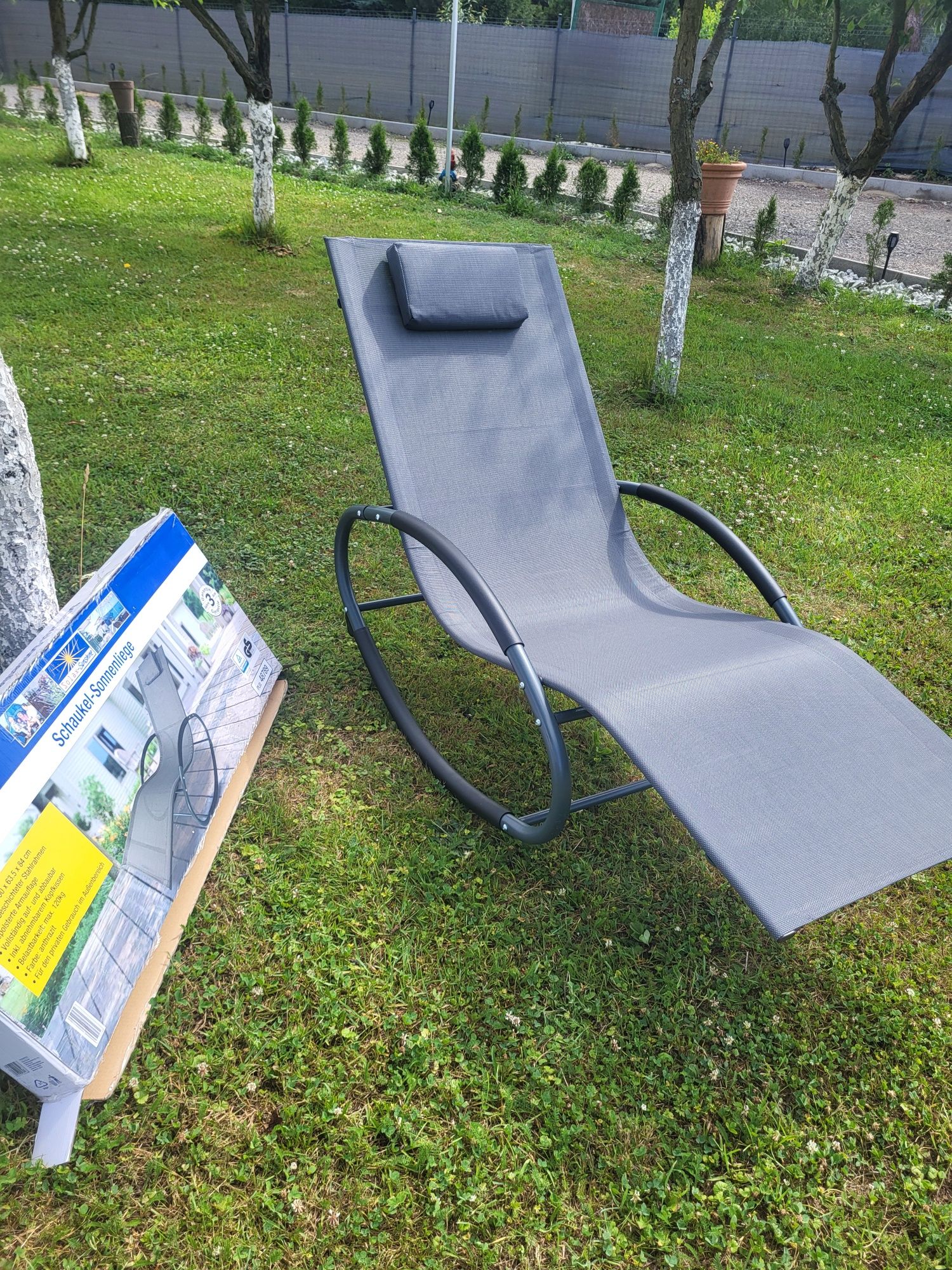 Leżak basenowy ogrodowy bujany