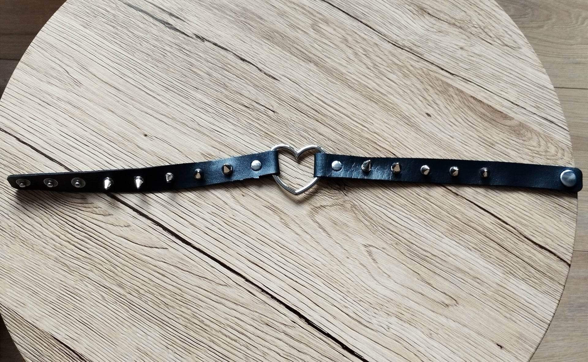 Choker serduszko ćwieki