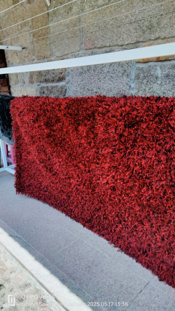 Carpete vermelho tons preto