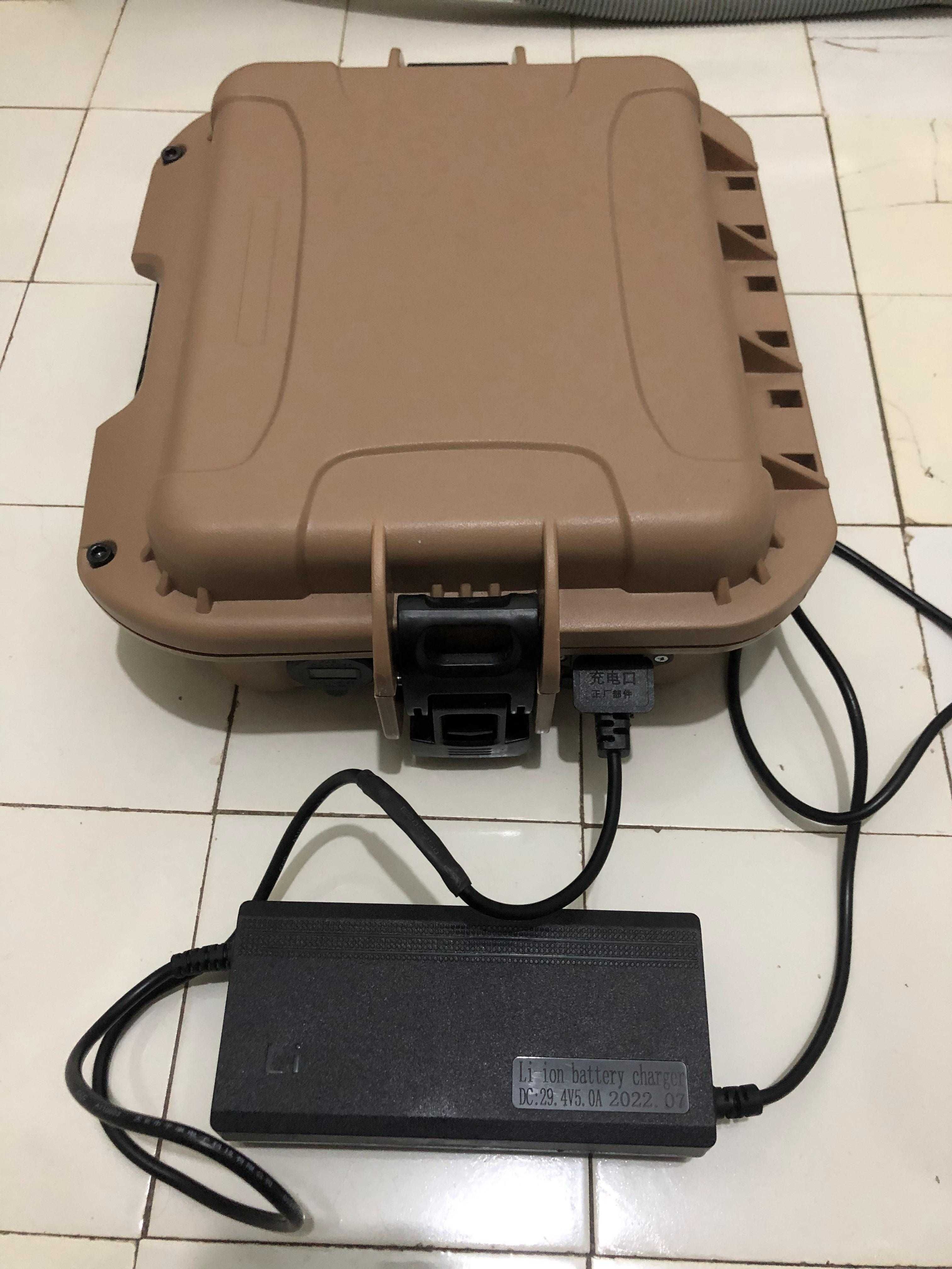 Мобільна електростанція POWERCASE 1кВт 270 000 mAh