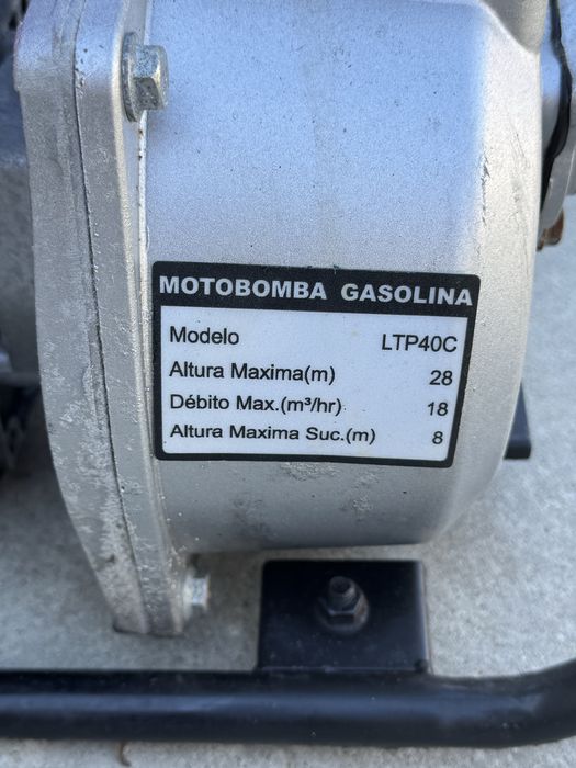 Motobomba autoferrante