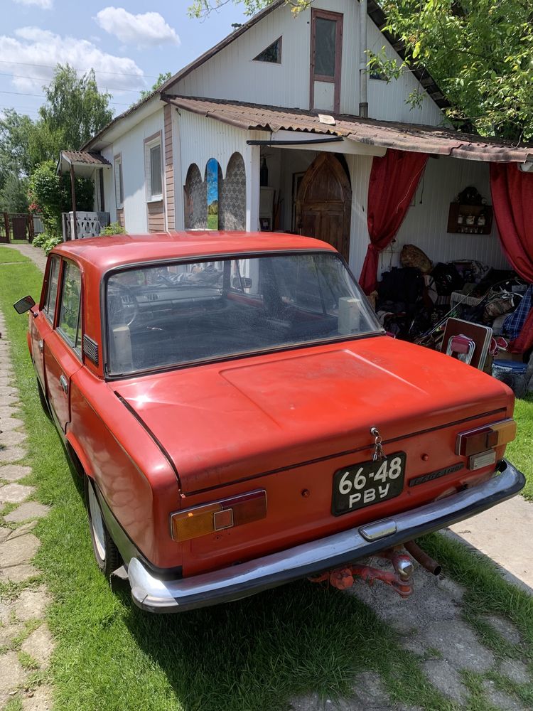 Автомобіль ВАЗ 21011