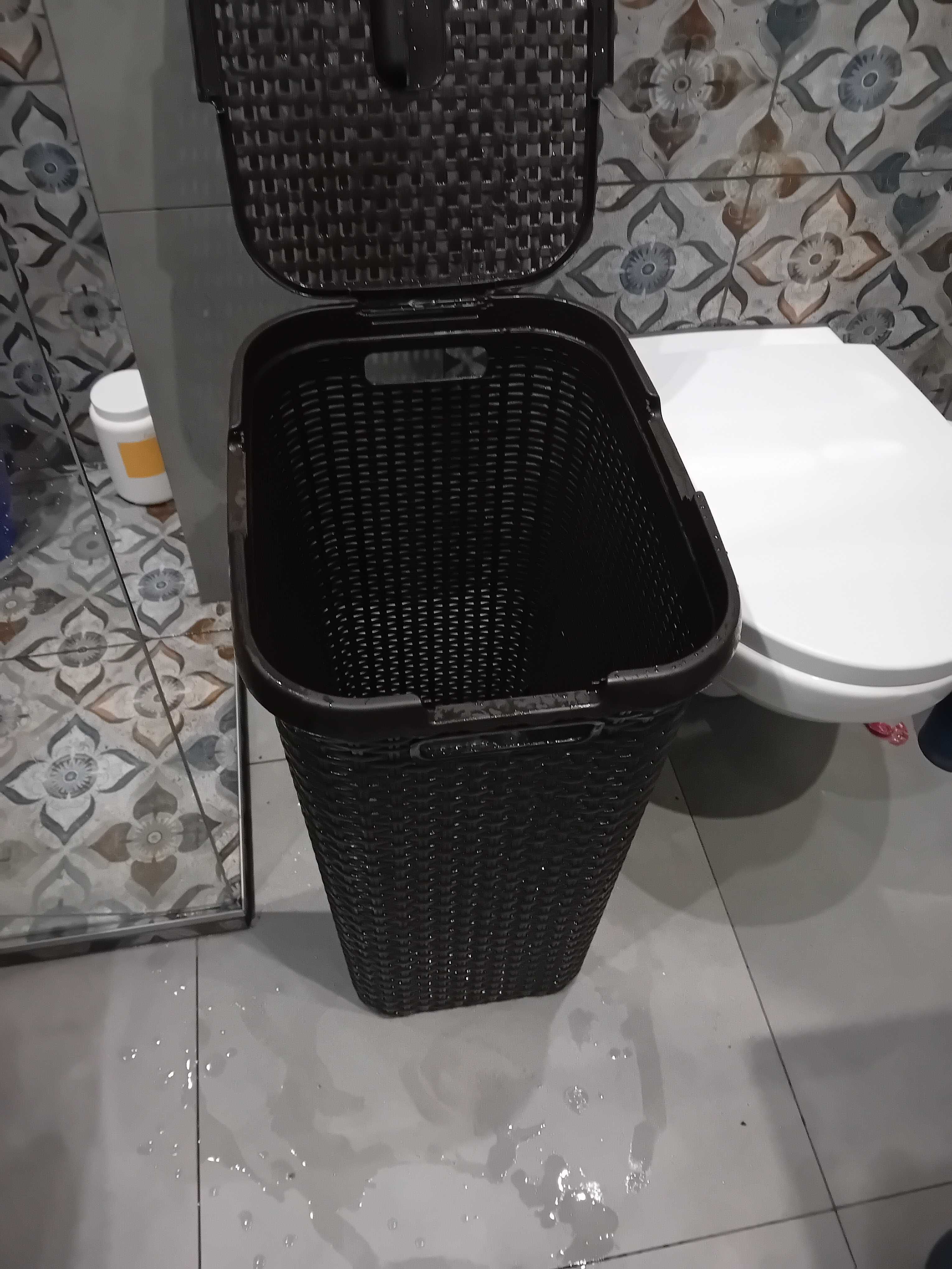 Brazowy kosz na pranie