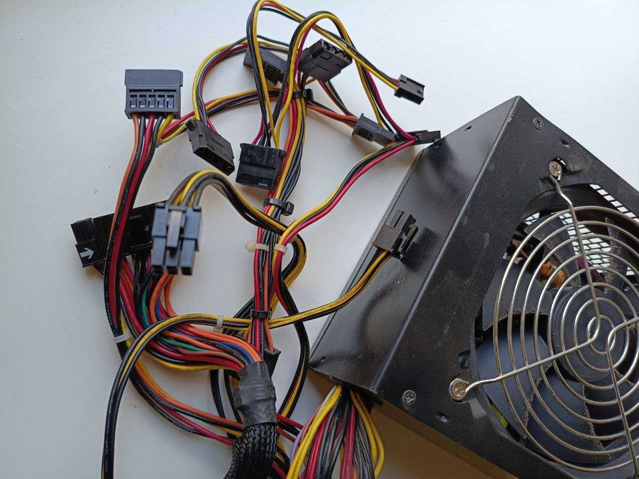 Комп'ютерний блок живлення LP-ATX-550-12-4SATA-PFC