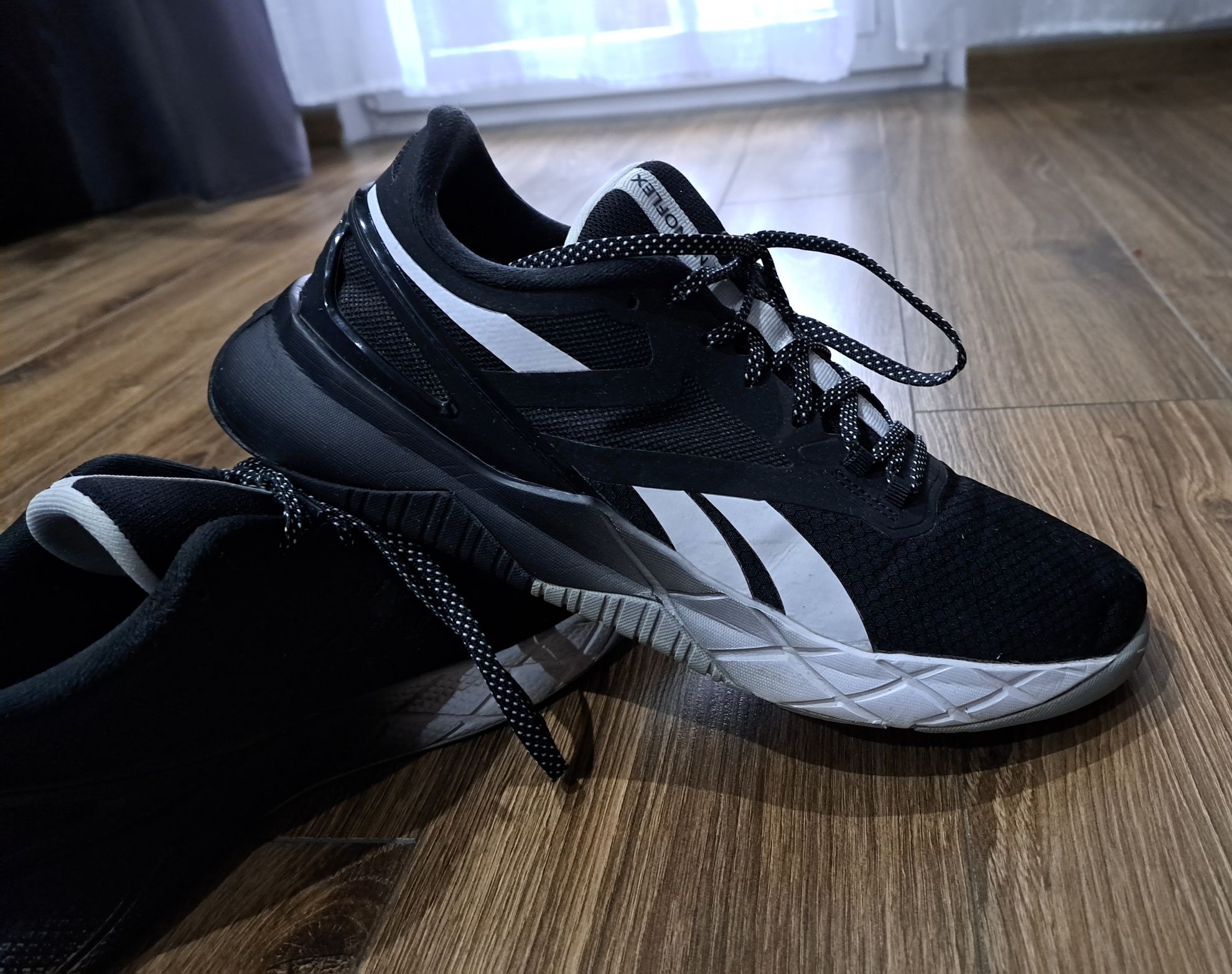 Reebok nanoflex r.44 dł. wkładki 28,5cm
REEBOK
Nanoflex Tr Cblack/ftwN