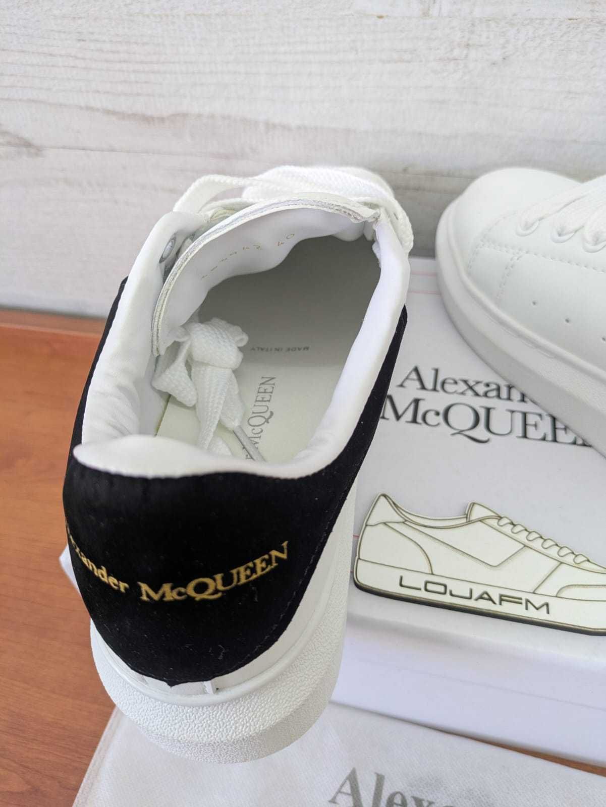 Sapatilhas Alexander McQueen brancas, novas