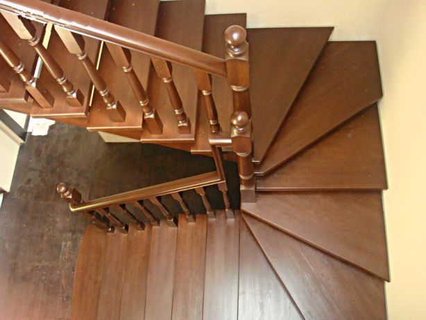 Лесницы, сходи, обшивка металевих та бетонних конструкцій деревом.