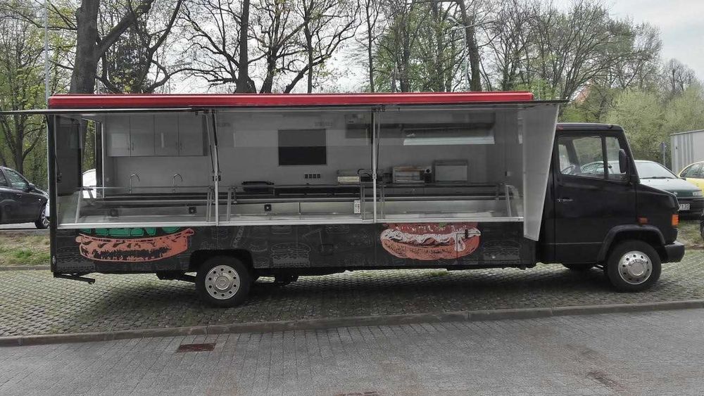 Sprzedam foodtruck Mercedes 609 d, długi 6m, bardzo dobry stan.