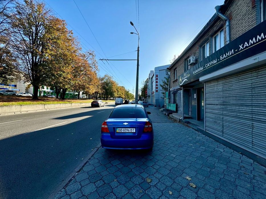 Сдам магазин на красной линии пр.Поля отдельный вход