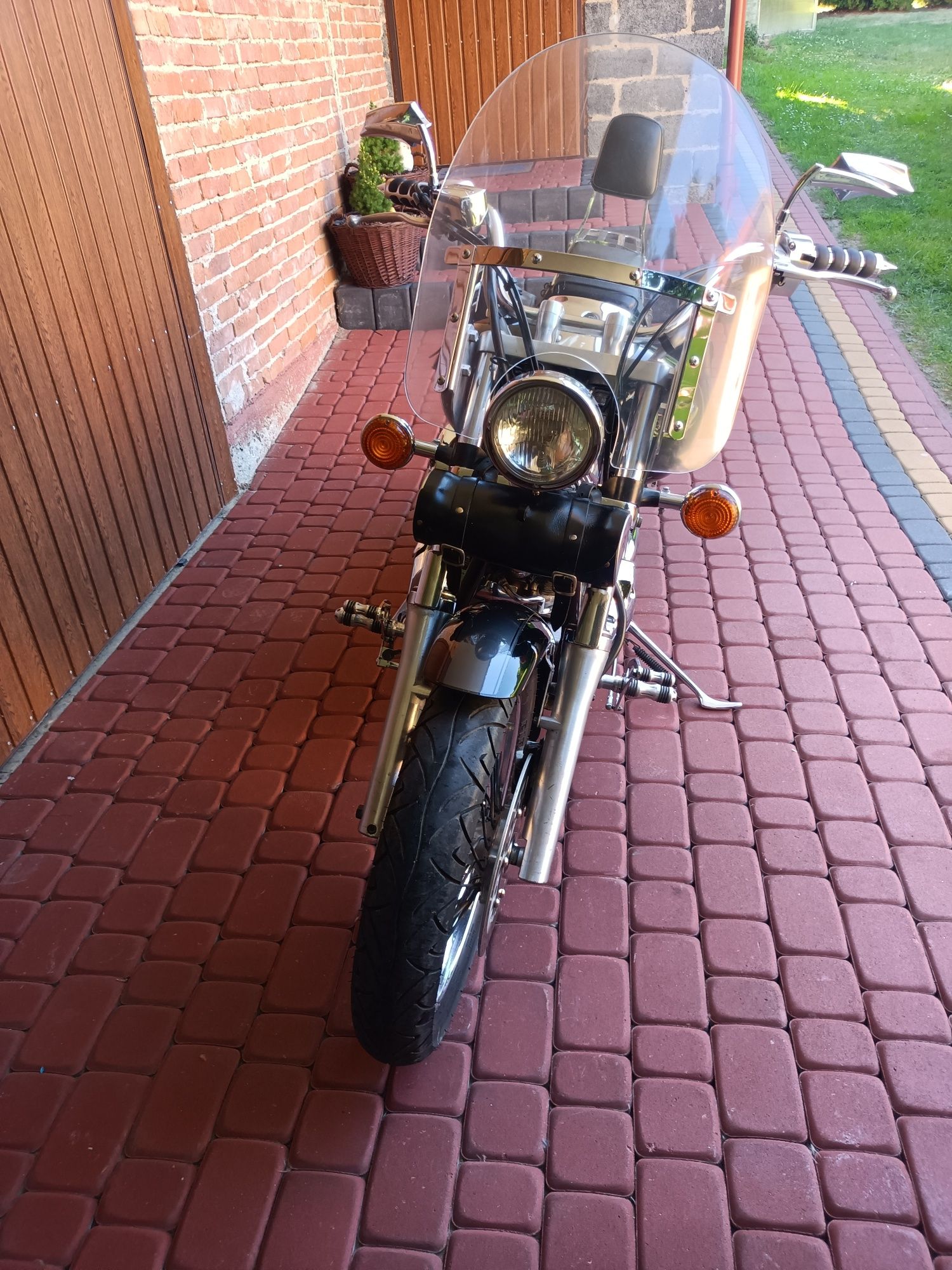 Yamaha XVS 1100 Custom