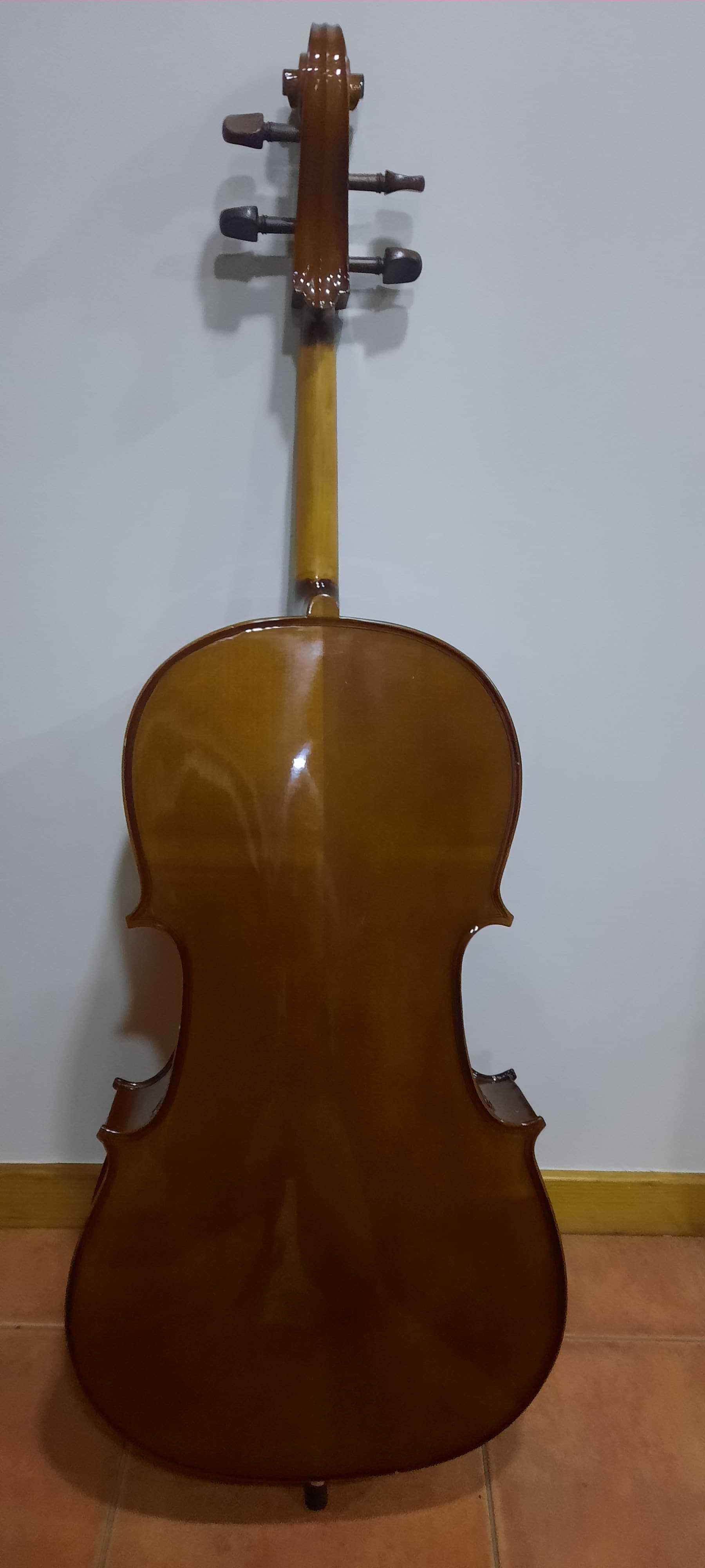 Violoncelo Stentor 1/2 para Iniciantes (arco e saco incluídos)