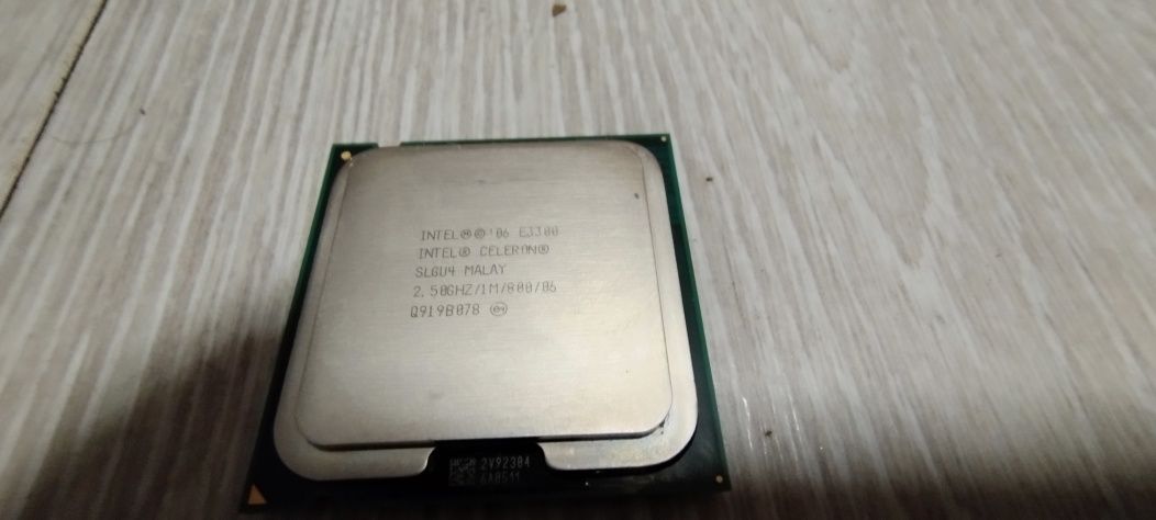 LGA775 (Intel Celeron E3300)+cooler