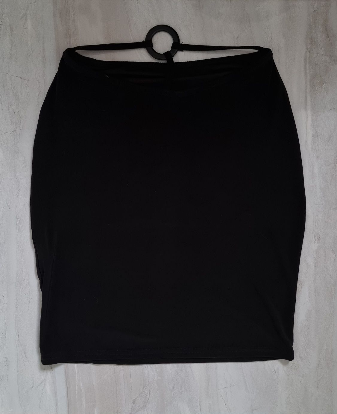 Obcisła spódniczka z efektownym tyłem Missguided