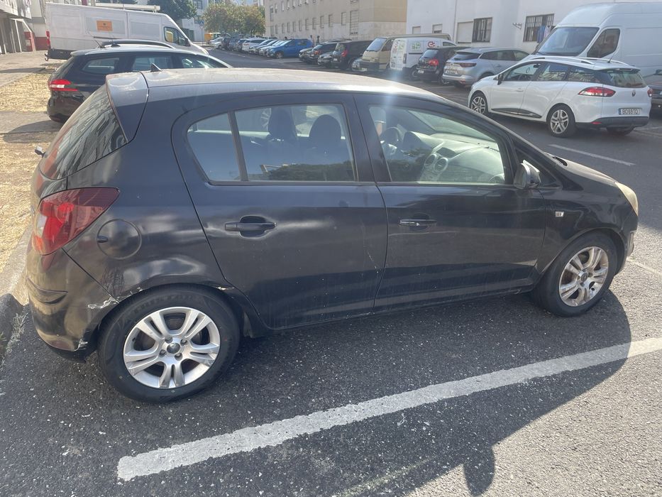 Carro a venda precisa de alguns ajustes