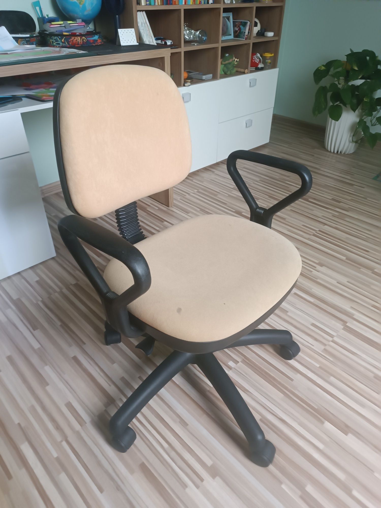 Krzesło biurkowe dziecięce