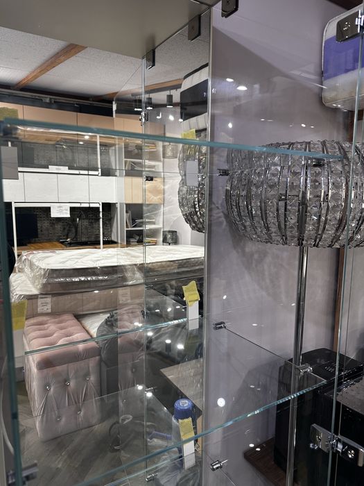 Вітрини скляна та з ДСП