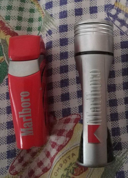 Isqueiros marlboro e caixa fósforos
