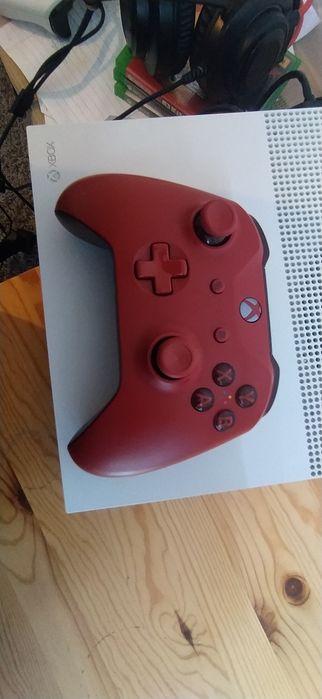 Продаю Xbox one S 1TB