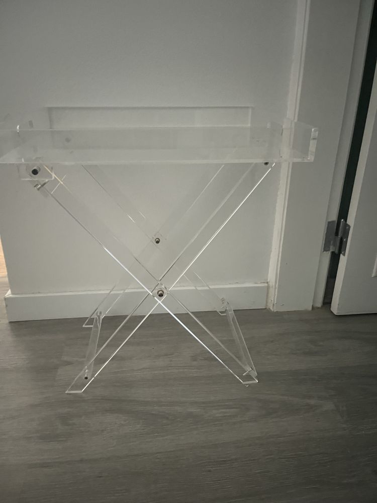 Mesa de apoio em Acrilico