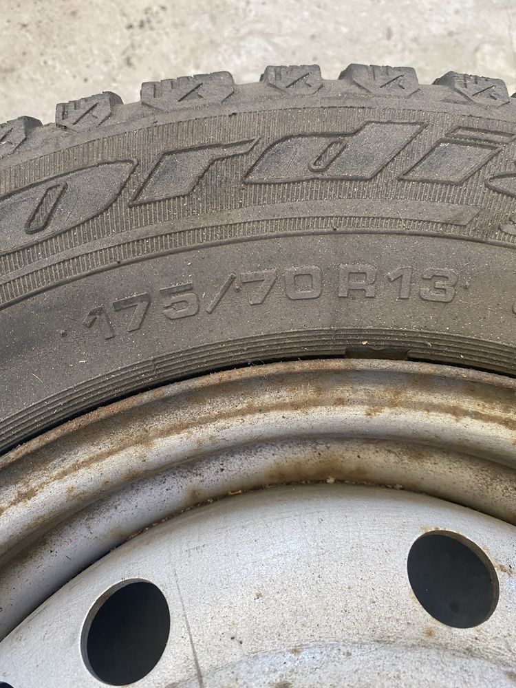 Продам резину з дисками зимову r13