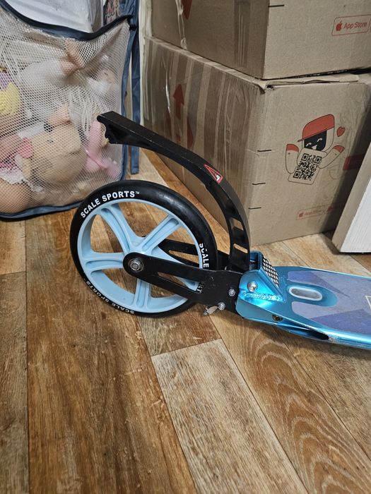 Двухколесный самокат Scale Sports SS-10 с ручным тормозом, складной, г