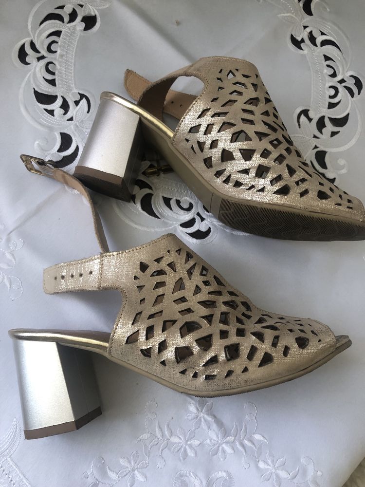Damskie buty złote na obcasie eleganckie