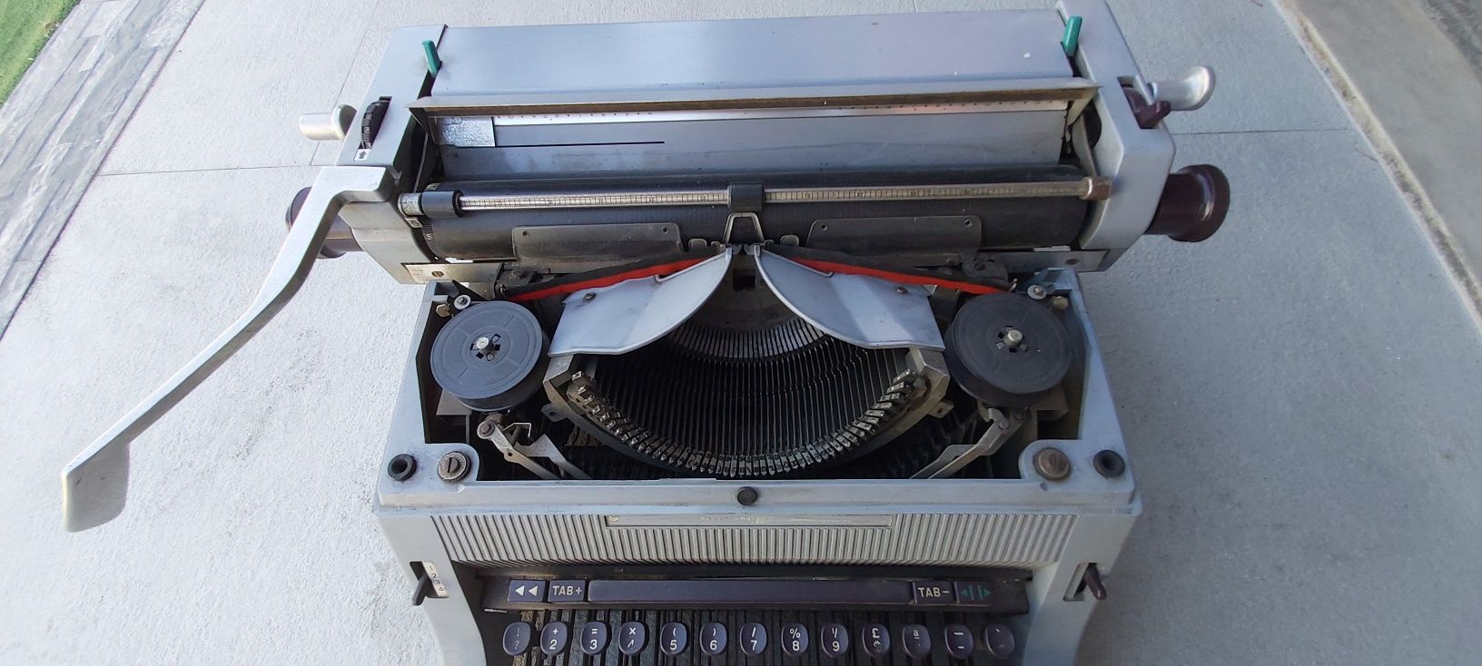 Olivetty Maquina de Escrever Linea 88 - Tipewriter